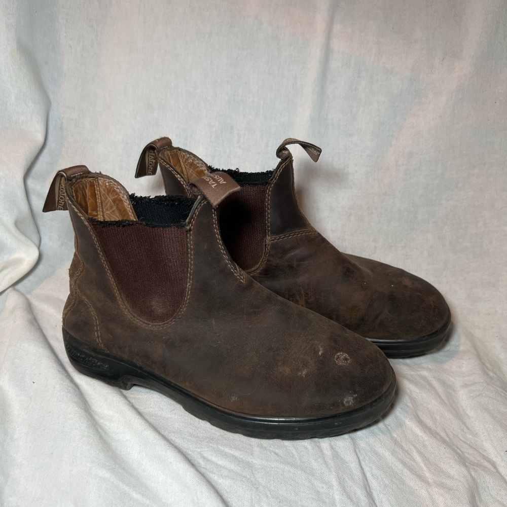 Blundstone 1351 Chelsea Boots Unisex Size 4.5M/6.5W Rustic
Brown, Used Women's